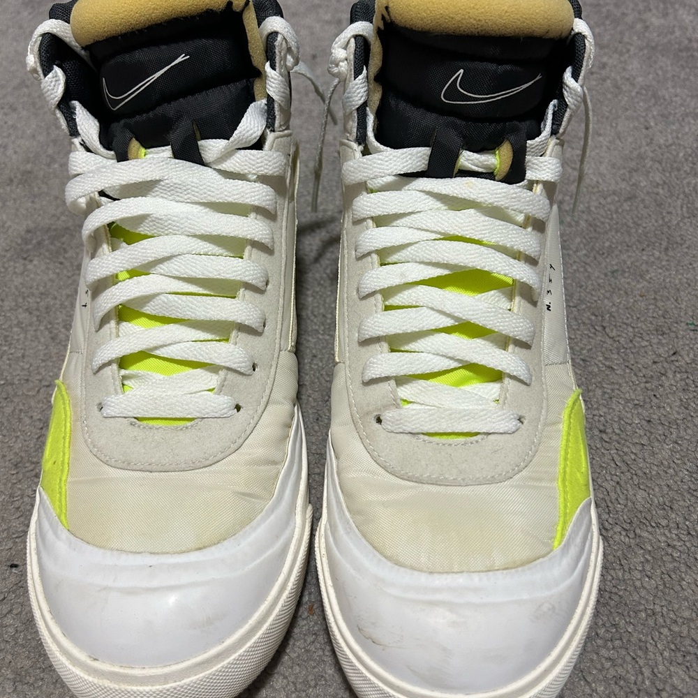 Nike Sneakers with Bright Yellow Highlights with Box
